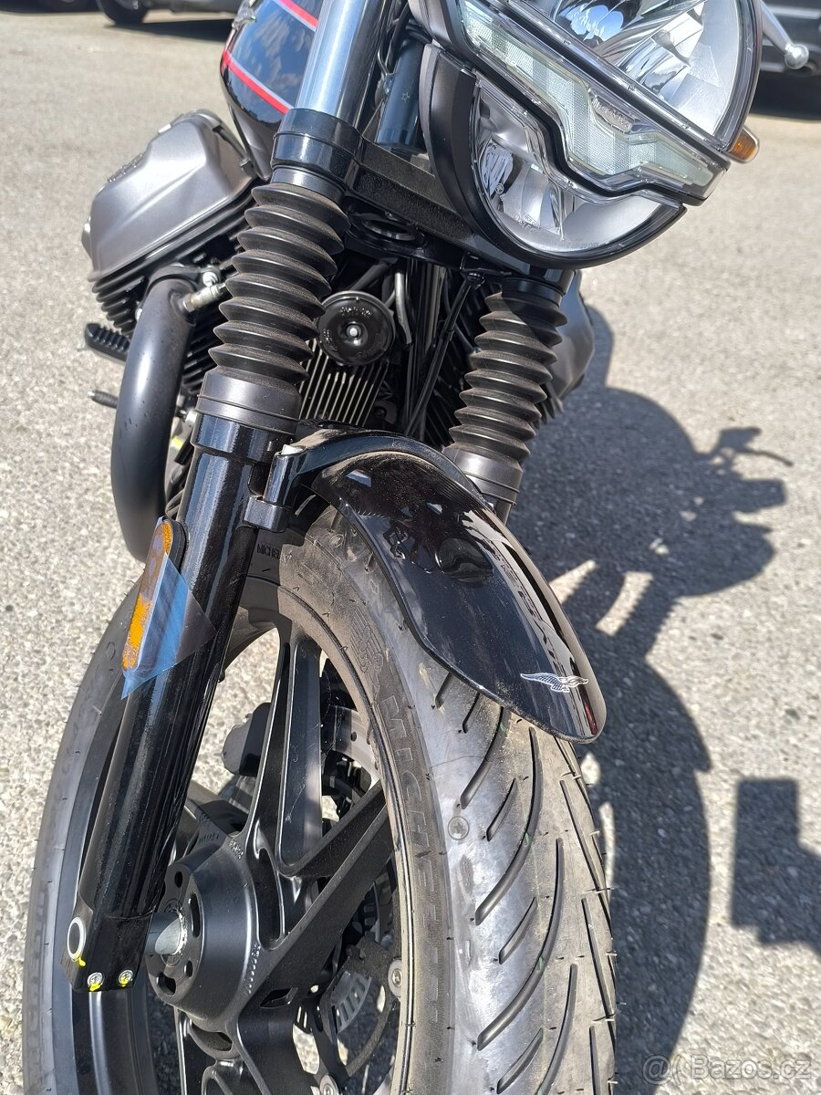 Moto Guzzi V7 Stone - 3
