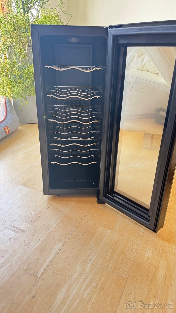 Vinotéka - Lednice na víno Hyundai HYUVIN12G - 3