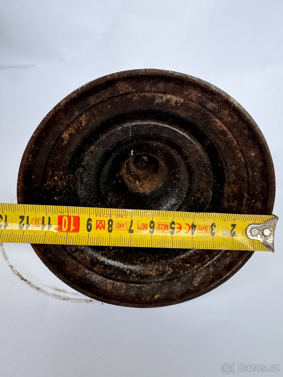 litinová noha, podstavec k petrolejce s jemným dekorem - 3