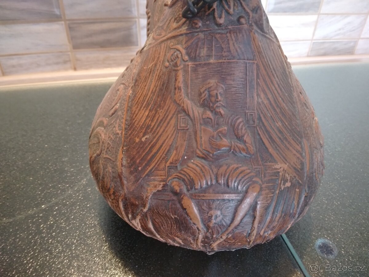 Stará karafa, potažená kůží - 3