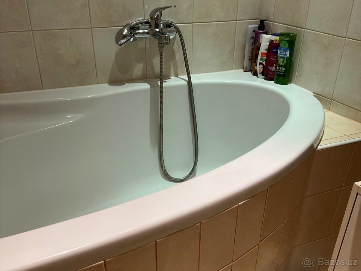 Rohová vana RIHO - 3