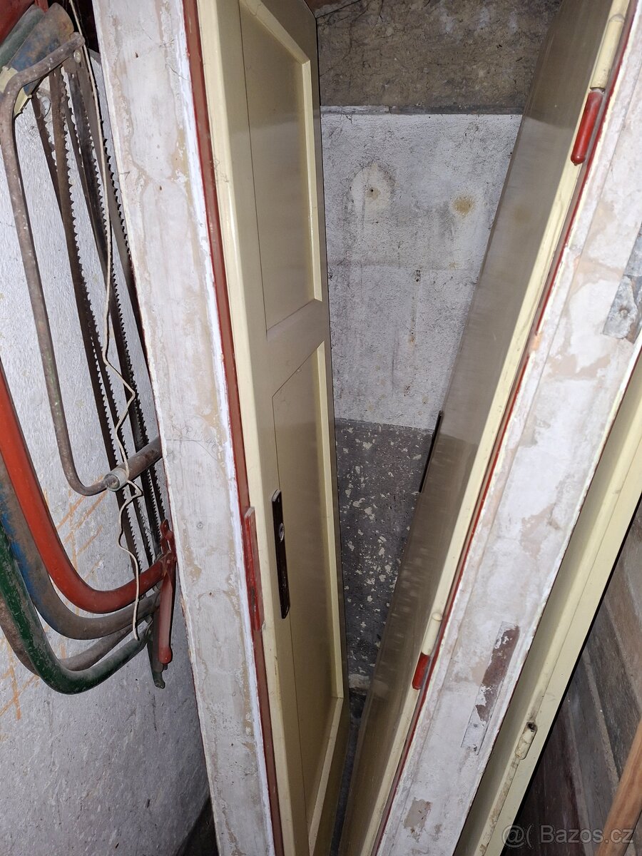 Dveře 3x80, 2x70 a futra 80 a 70 - 3