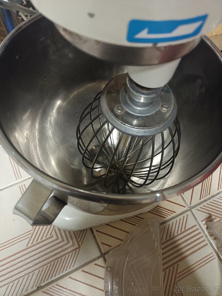 Robot-hnetac michaci stroj - 3