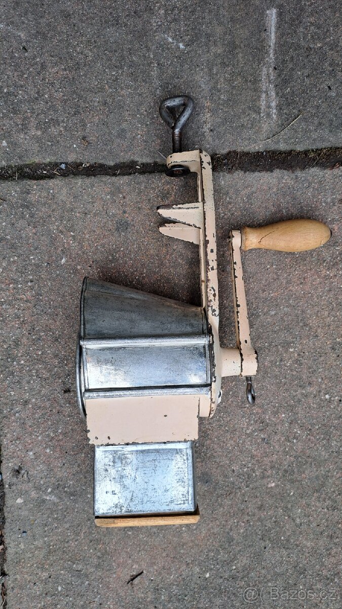 Mlynek na strouhankou, orechy - 3