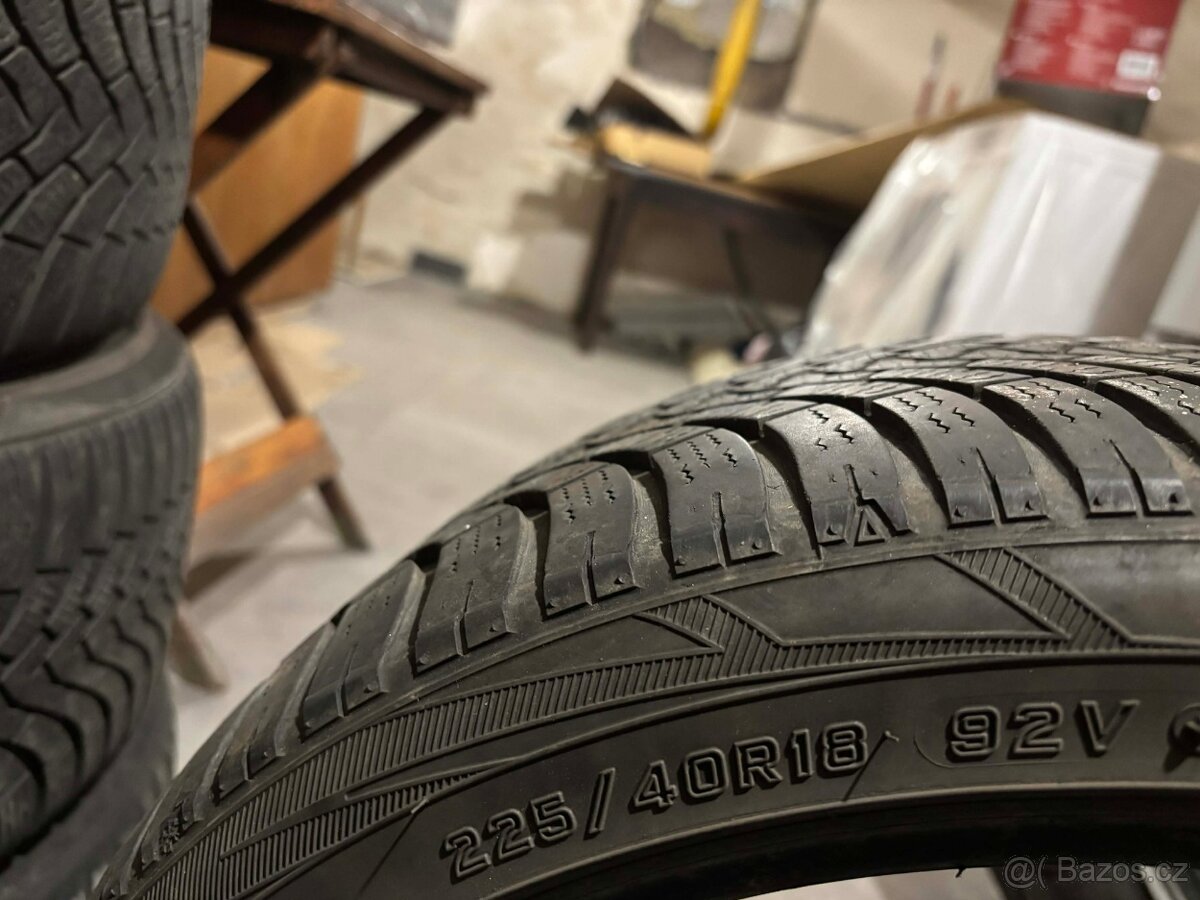 Prodám zimní pneu 225/40 R18 - 3