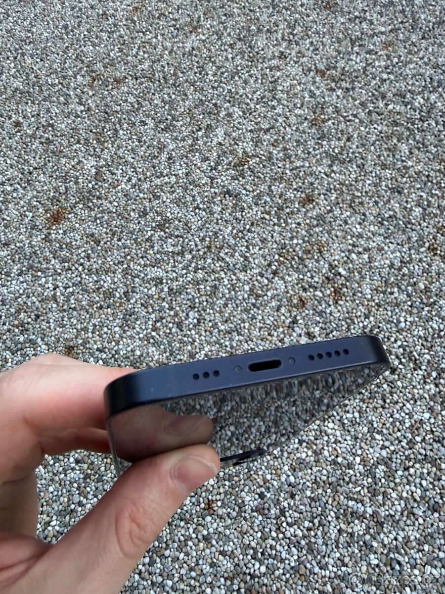 IPhone 12 - baterie 94% - 3