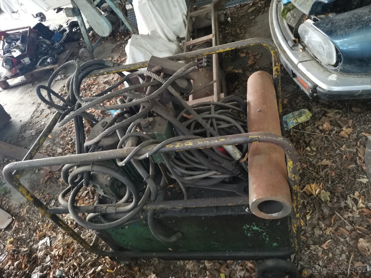 Prodám hydraulický lis na traktor Št 180 - 3