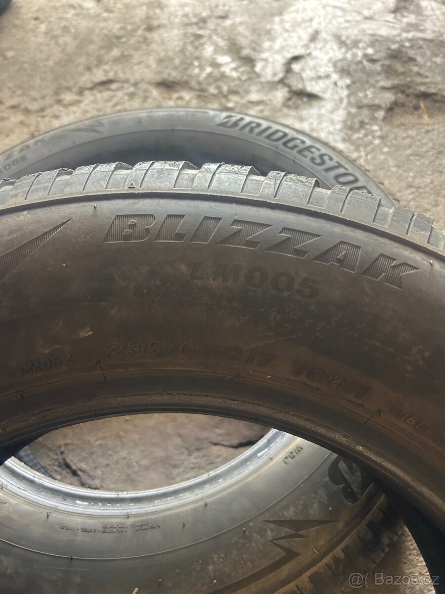 235/65R17 - 3