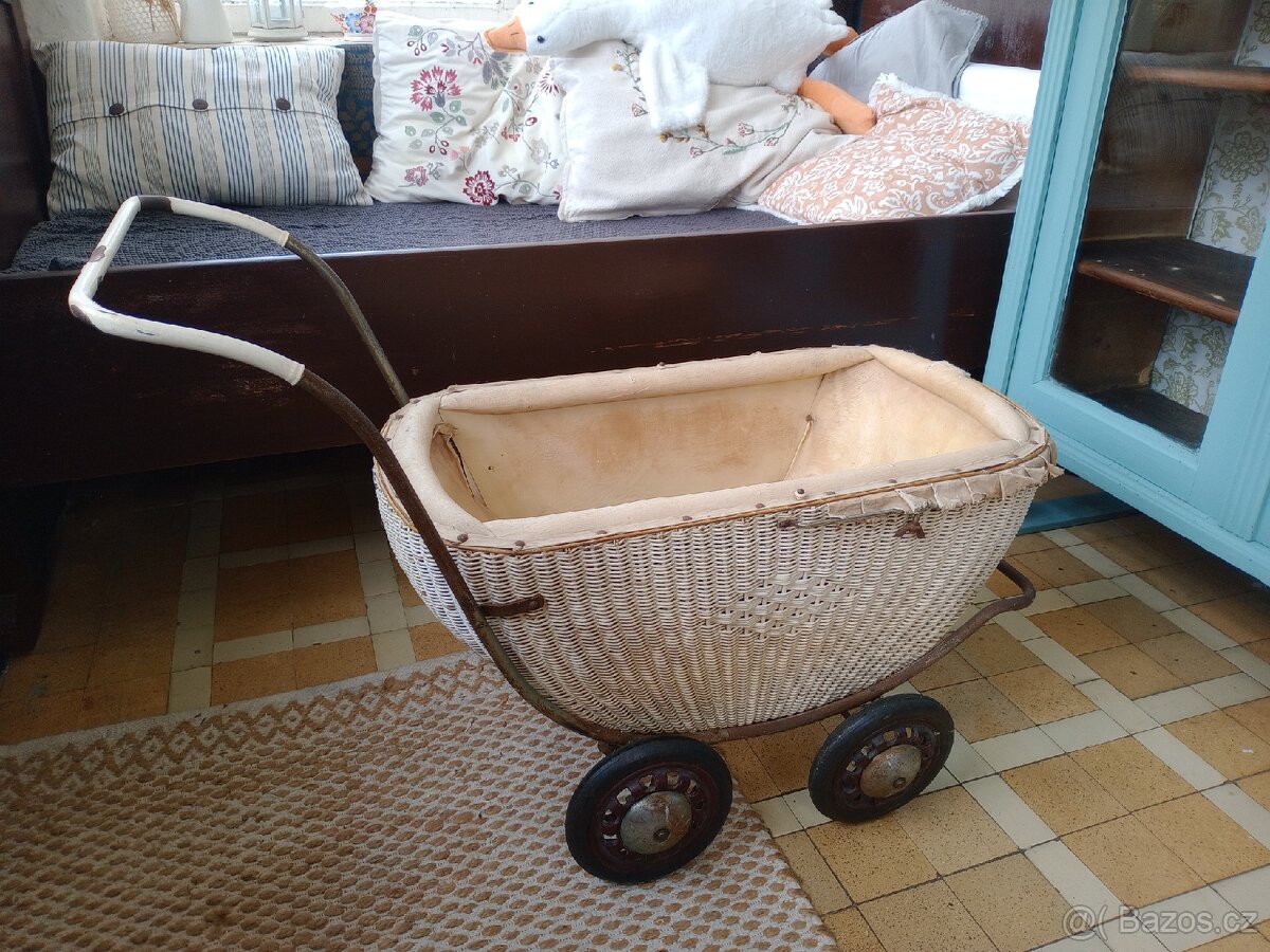 Retro kočárek pro panenky - 3