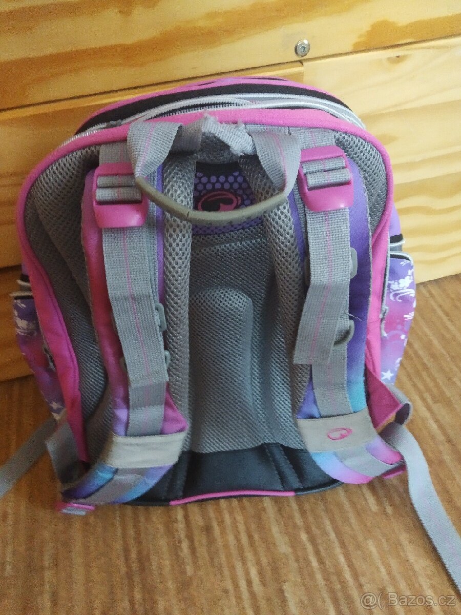 Prodám školní batoh pro první stupeň zn.Bagmaster - 3