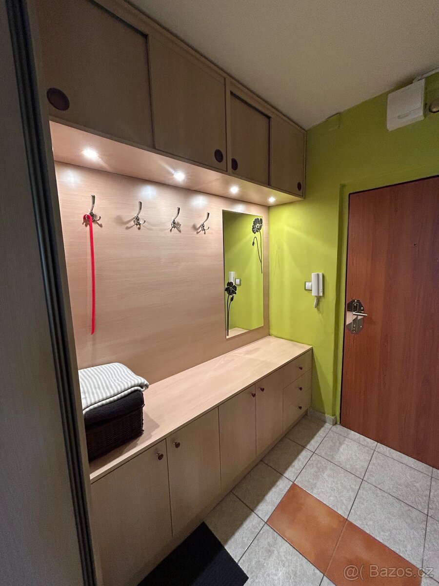 Vestavná předsíňová skříň - 3