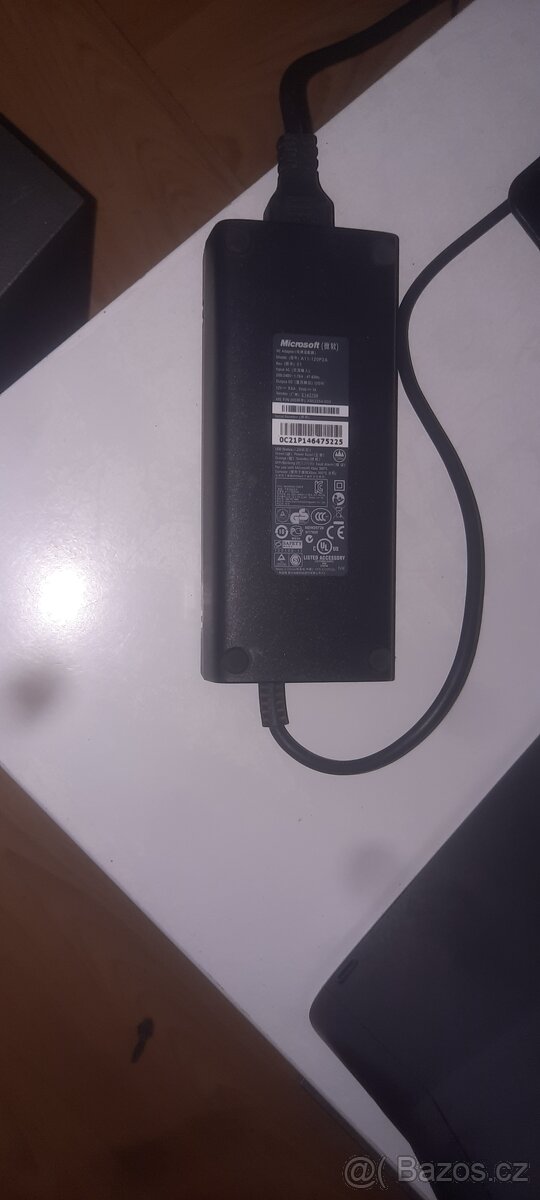 XBOX 360 plus HERNI VOLANT LOGITECH FERARI - 3