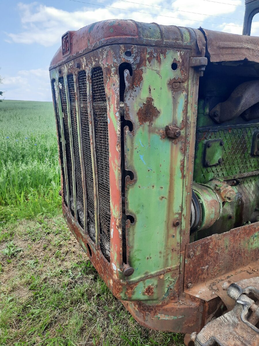 Sháním přední masku na DT-54A - 3