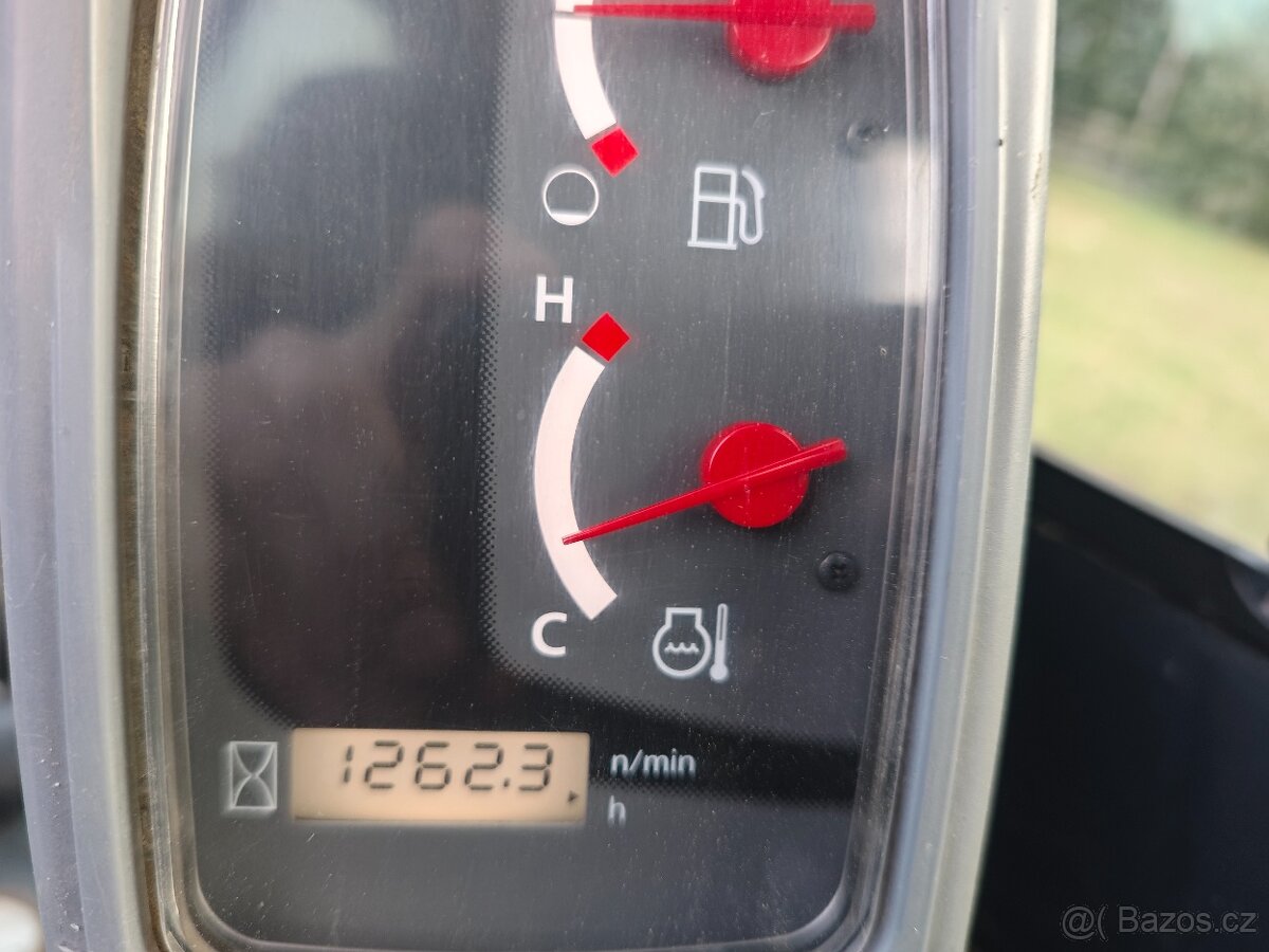 Kubota U27-4 rychloupínák - 3