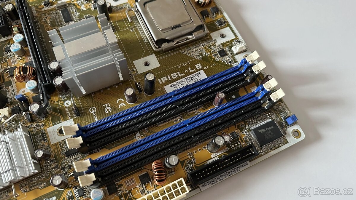 ASUS IPIBL-LB / Intel C2D E7300 2.66GHz -Intel G33 - 3