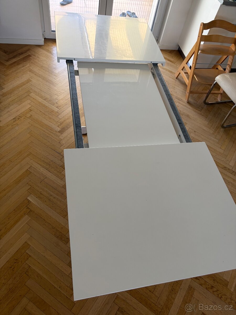Jídelní stůl - 3