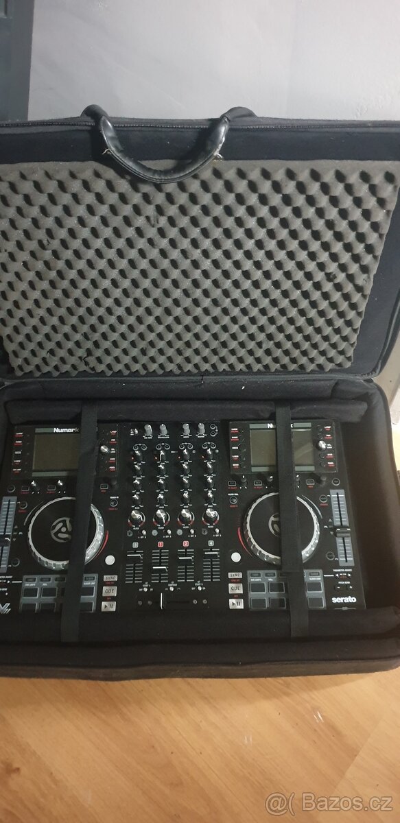 Numark NV II DJ controllers - 3