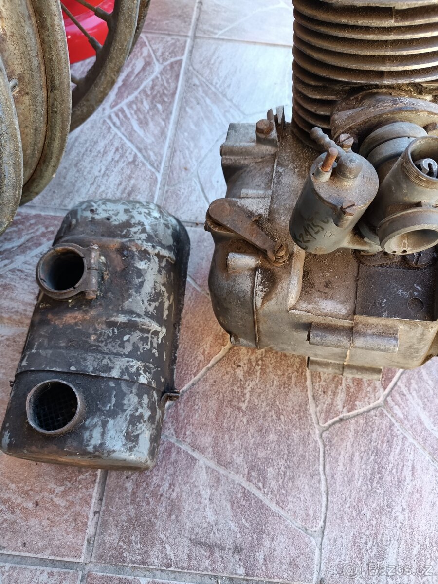 2 MOTORY - SKÚTR MANET - 3