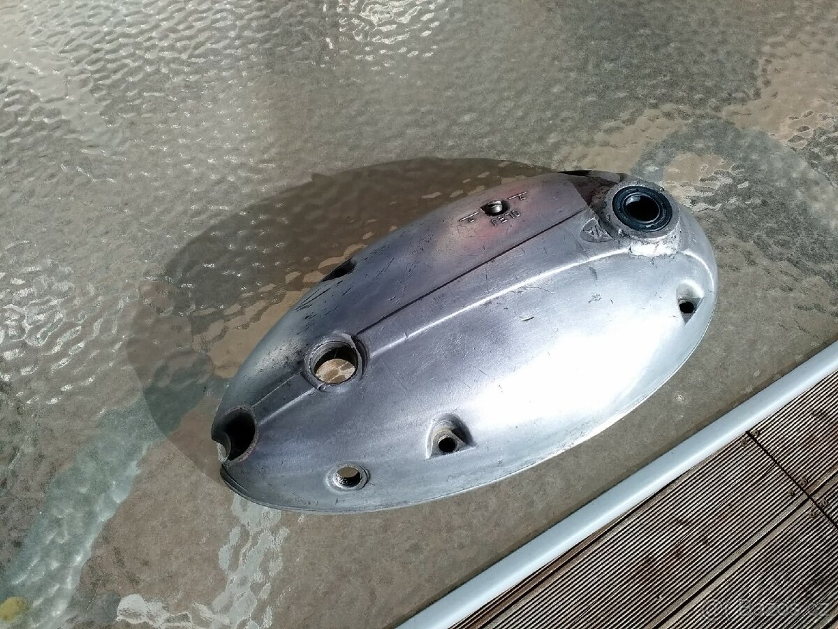 Velorex víko spojky s guferem - 3