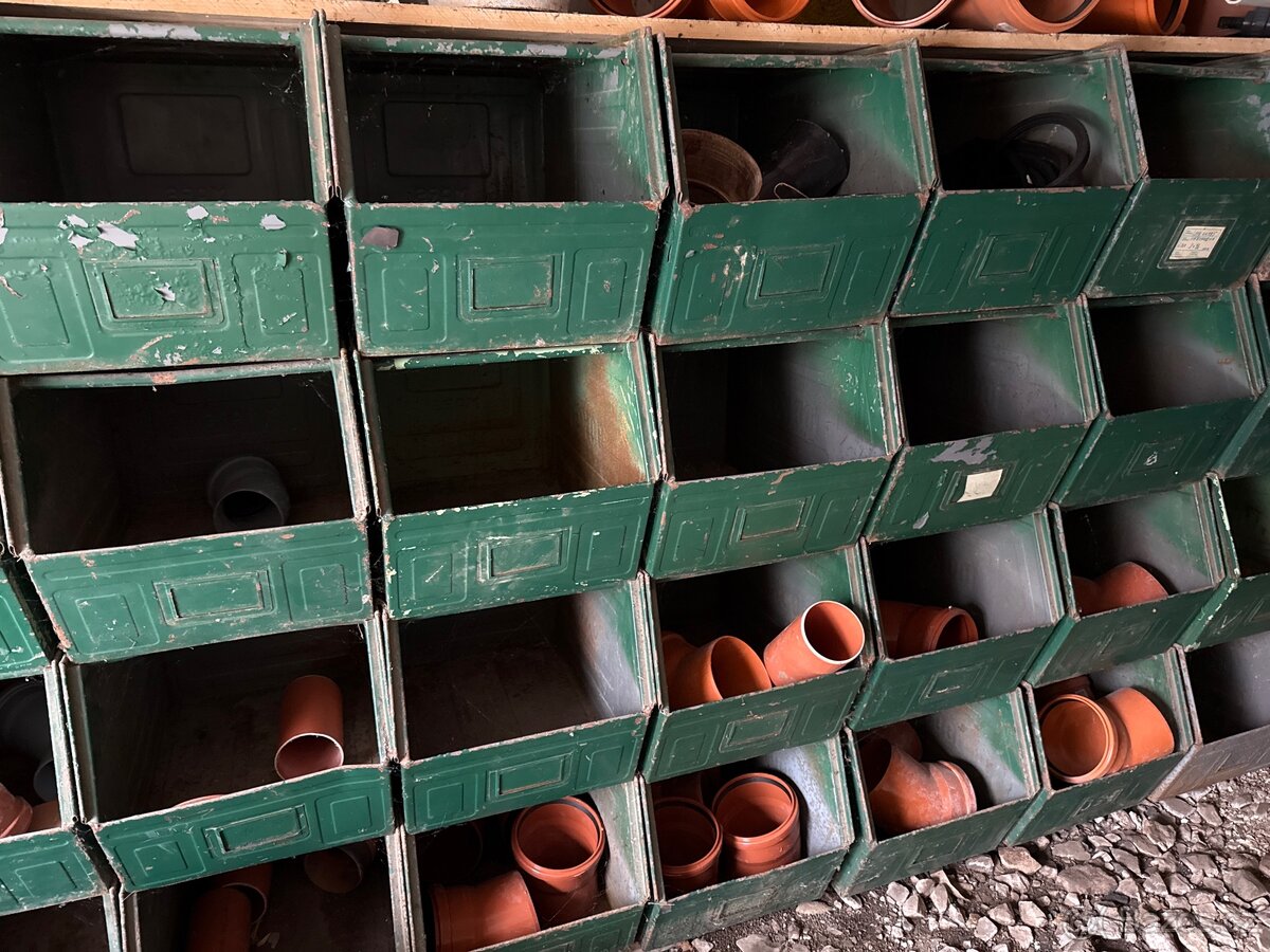 Ocelové regály a stohovatelné plechove bedny - 3