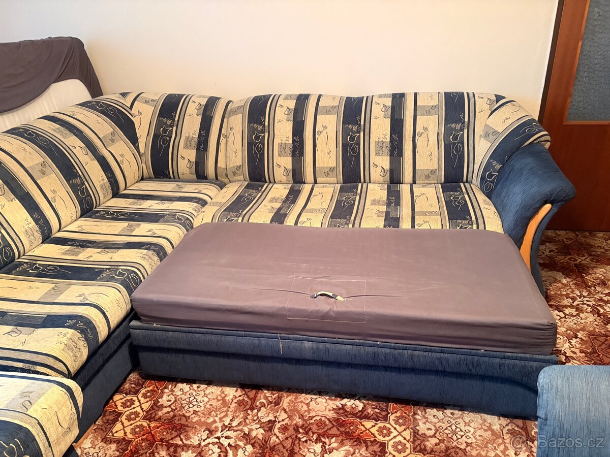 Rozkládací gauč, křeslo, taburety - 3