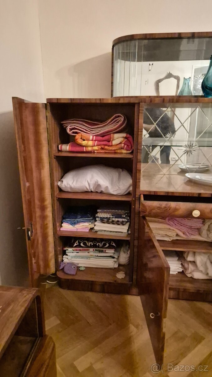 Sekretář a šatní skříň - 3