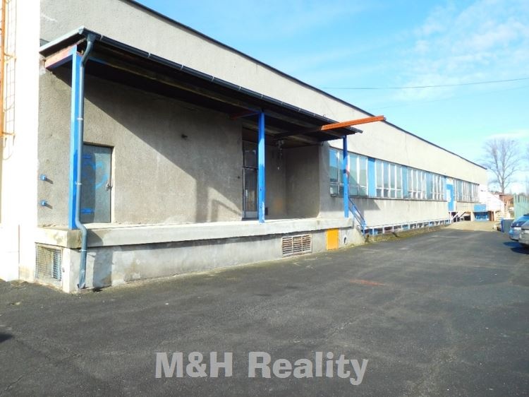 Pronájem prostoru o výměře 40 m2 v 1.PP haly - 3