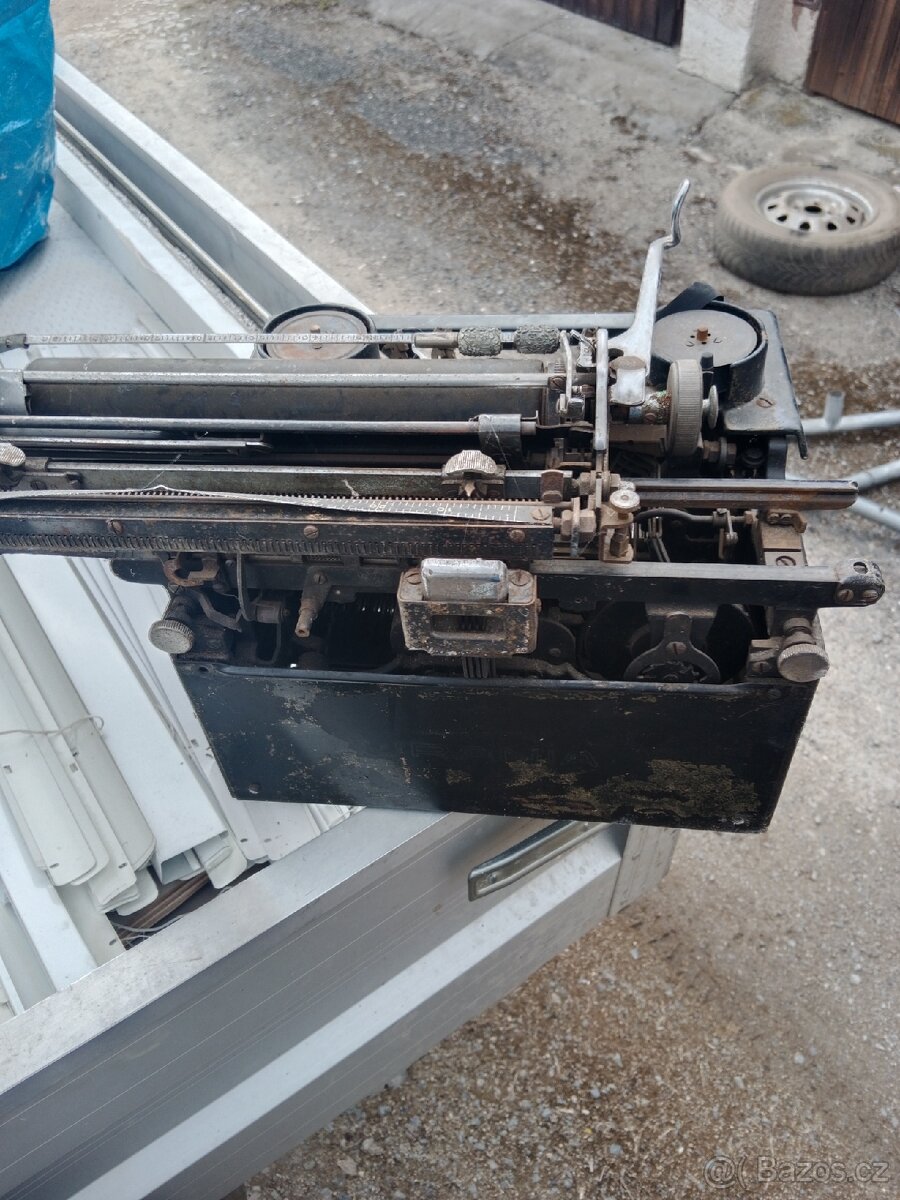 Psací stroj Urania - 3