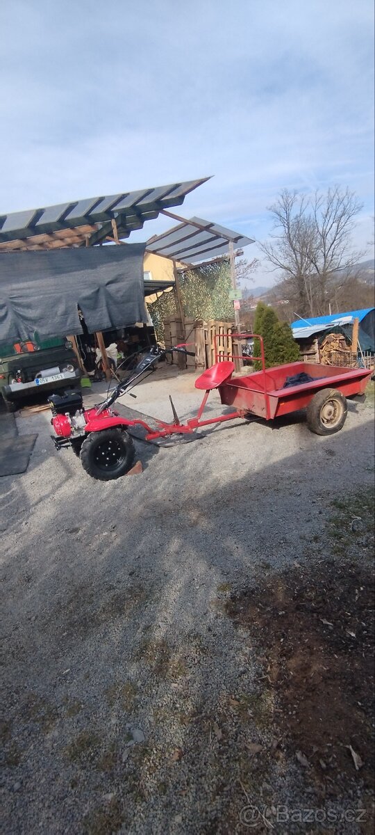 Nový jednoosý malotraktor s vlekem. - 3