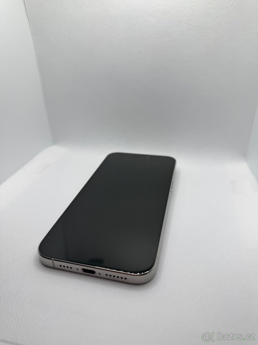 iPhone 15 Pro Max 256 GB – bílý titan - 3