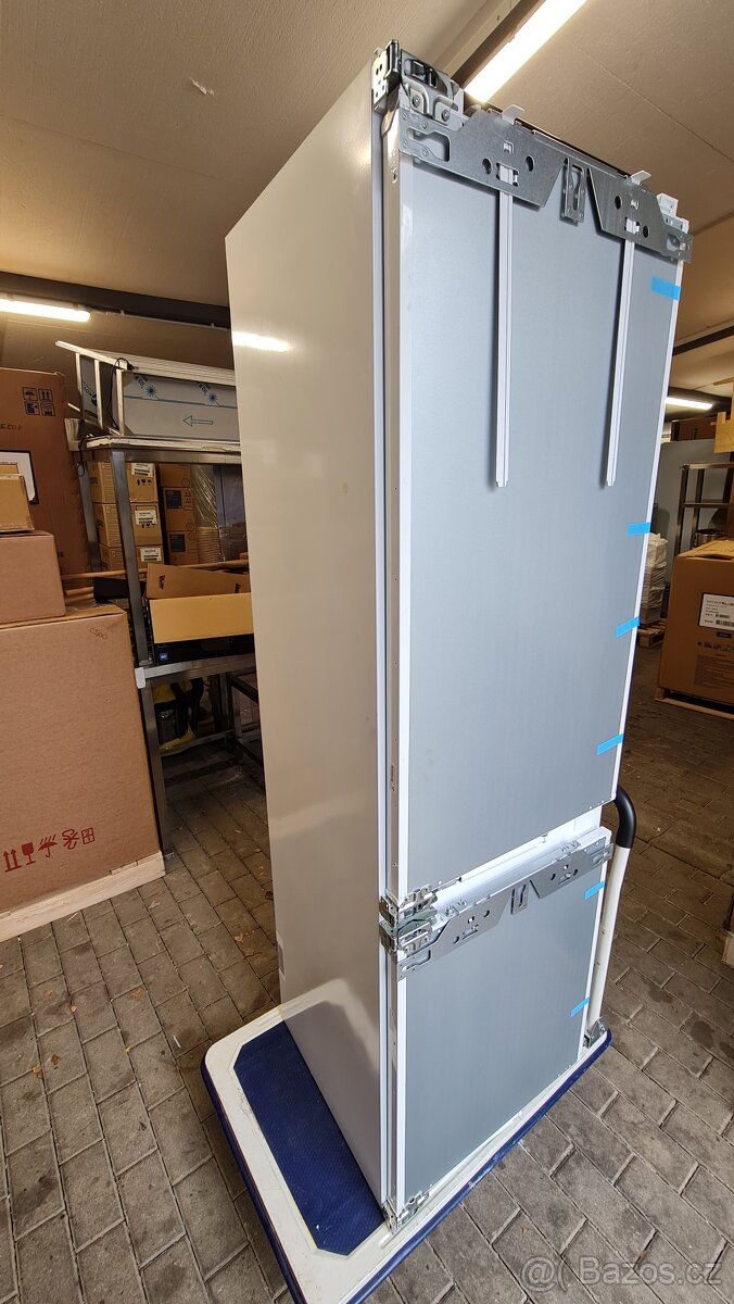 Lednice s mrazákem vestavná Liebherr ICNb 5123 - 3