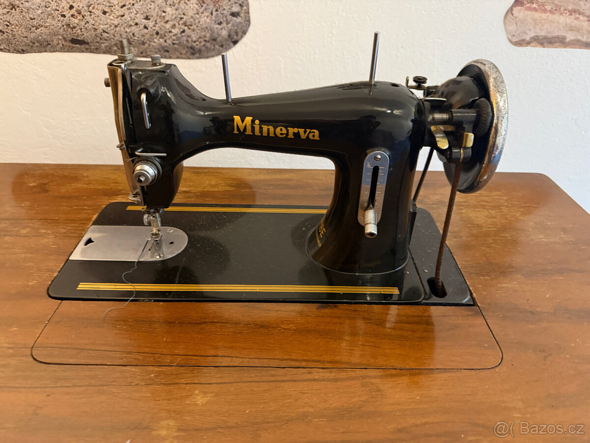 Starý retro šicí stroj Minerva M16E funkční - 3