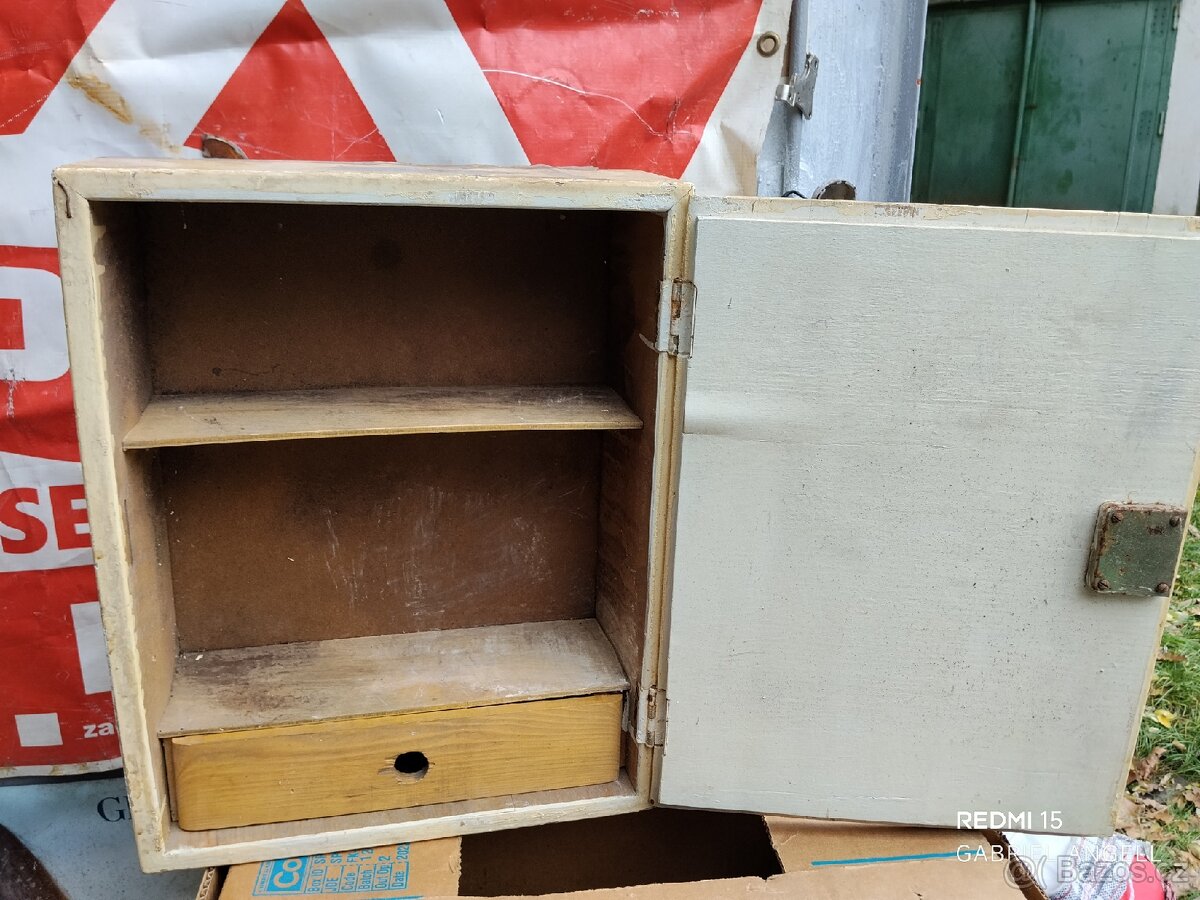 Staré Dřevěné Skříňky (Lékárničky) - 3