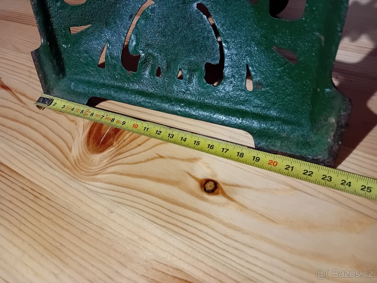 Prodám starožitný litinový stojánek na stromeček - 3