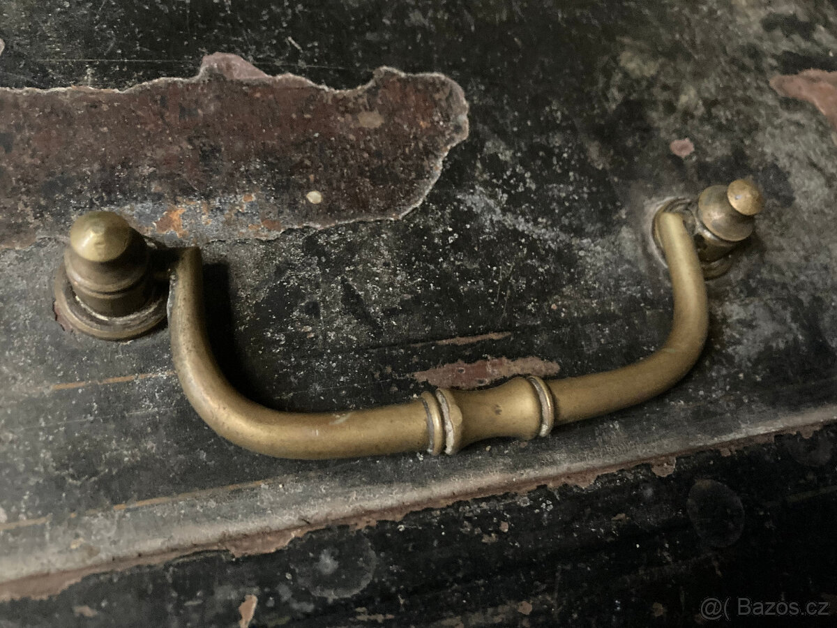 Truhla kovová starožitná, trezor, pokladna 10.000 kč - 3