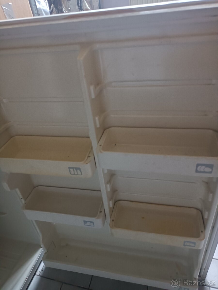 Lednice s malým mrazákem - 3