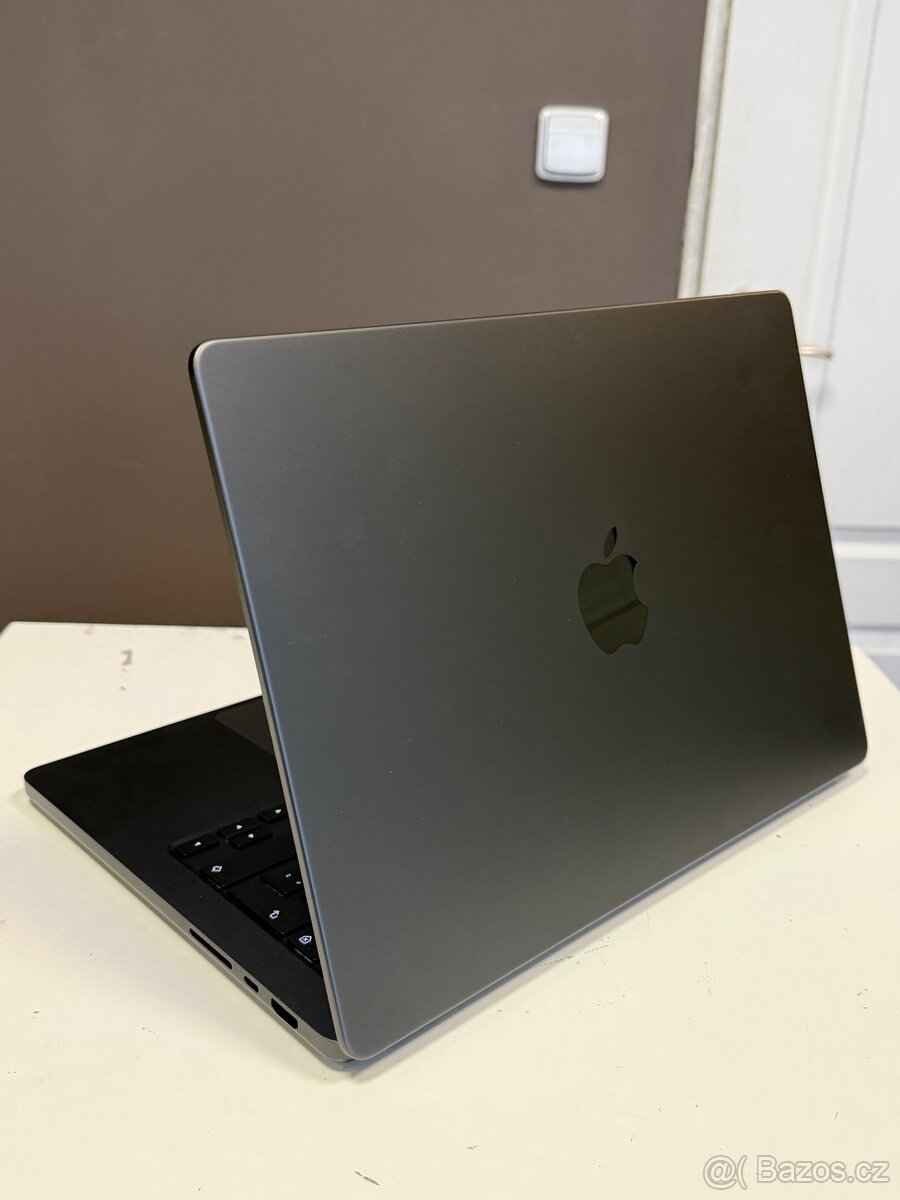 MacBook PRO 14” M4 - 3