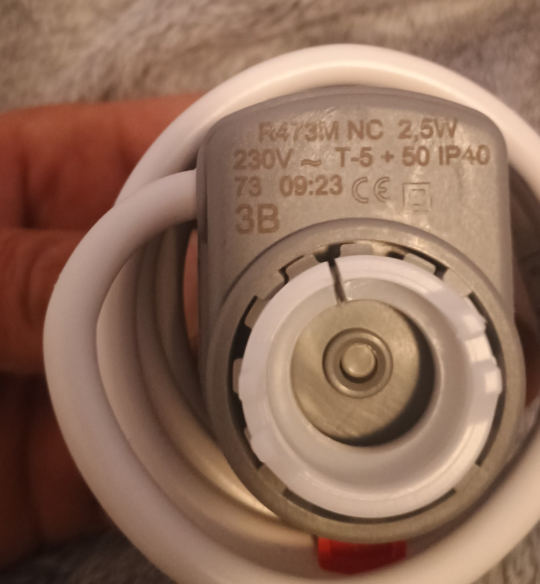 Prodám 19 nových termoelektrických hlavic Giacomini R473M - 3