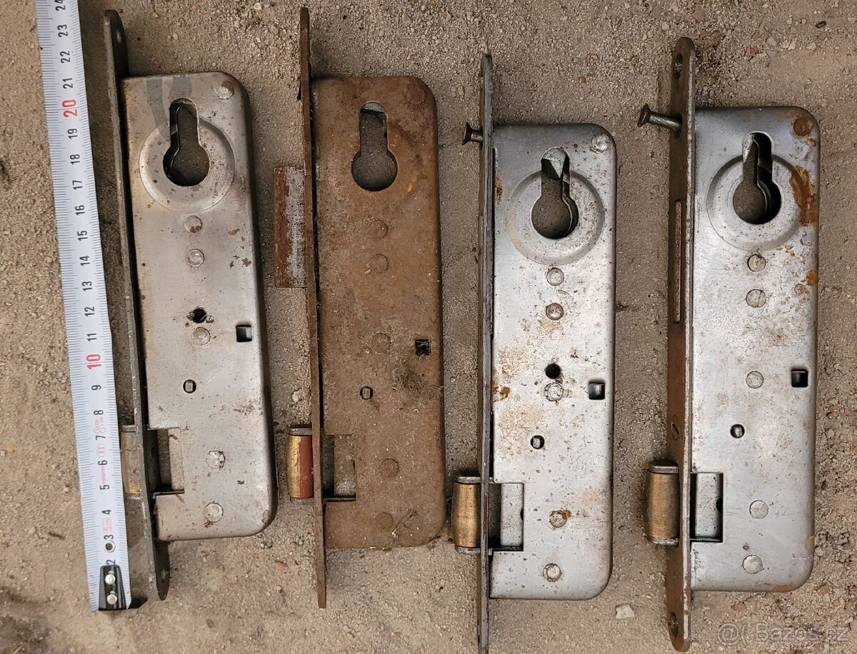 Válečkový zadlabací zámek - 3