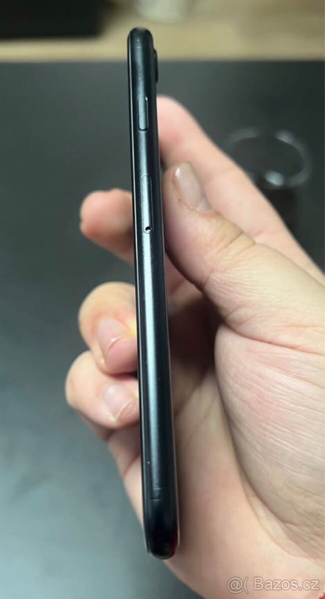 IPhone SE 2020 94% baterie - 3