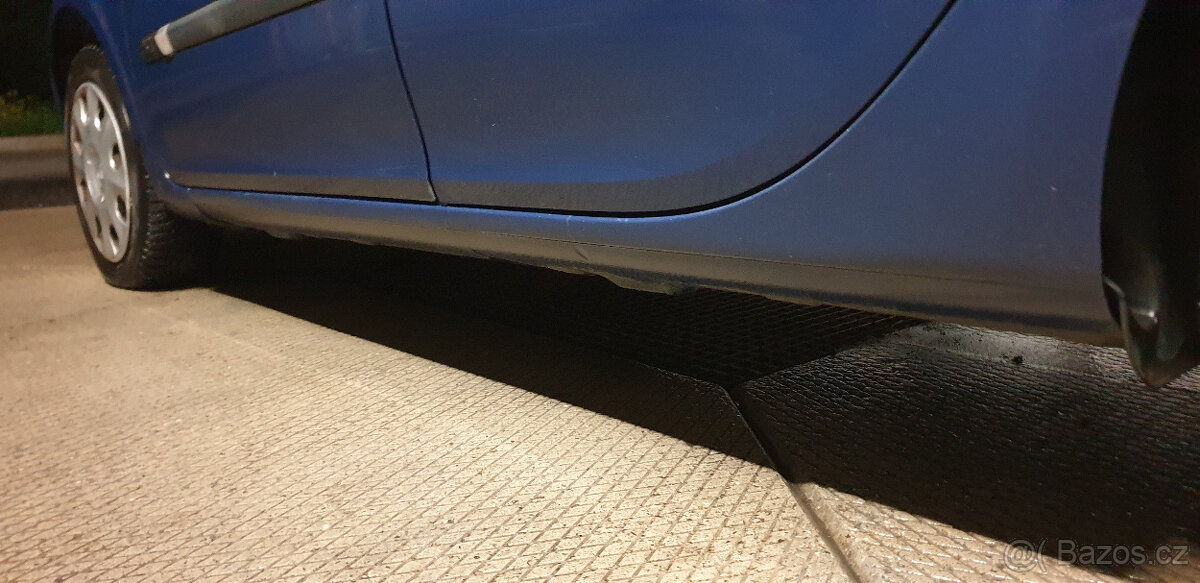 Renault Clio III. 1.5 Dci-50 Kw- R.V. 10/2006 -model 07 - 3