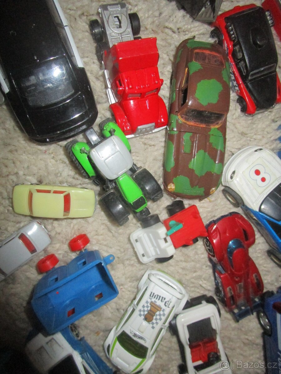 STARÉ HRAČKY-AUTÍČKA ATD. - 3