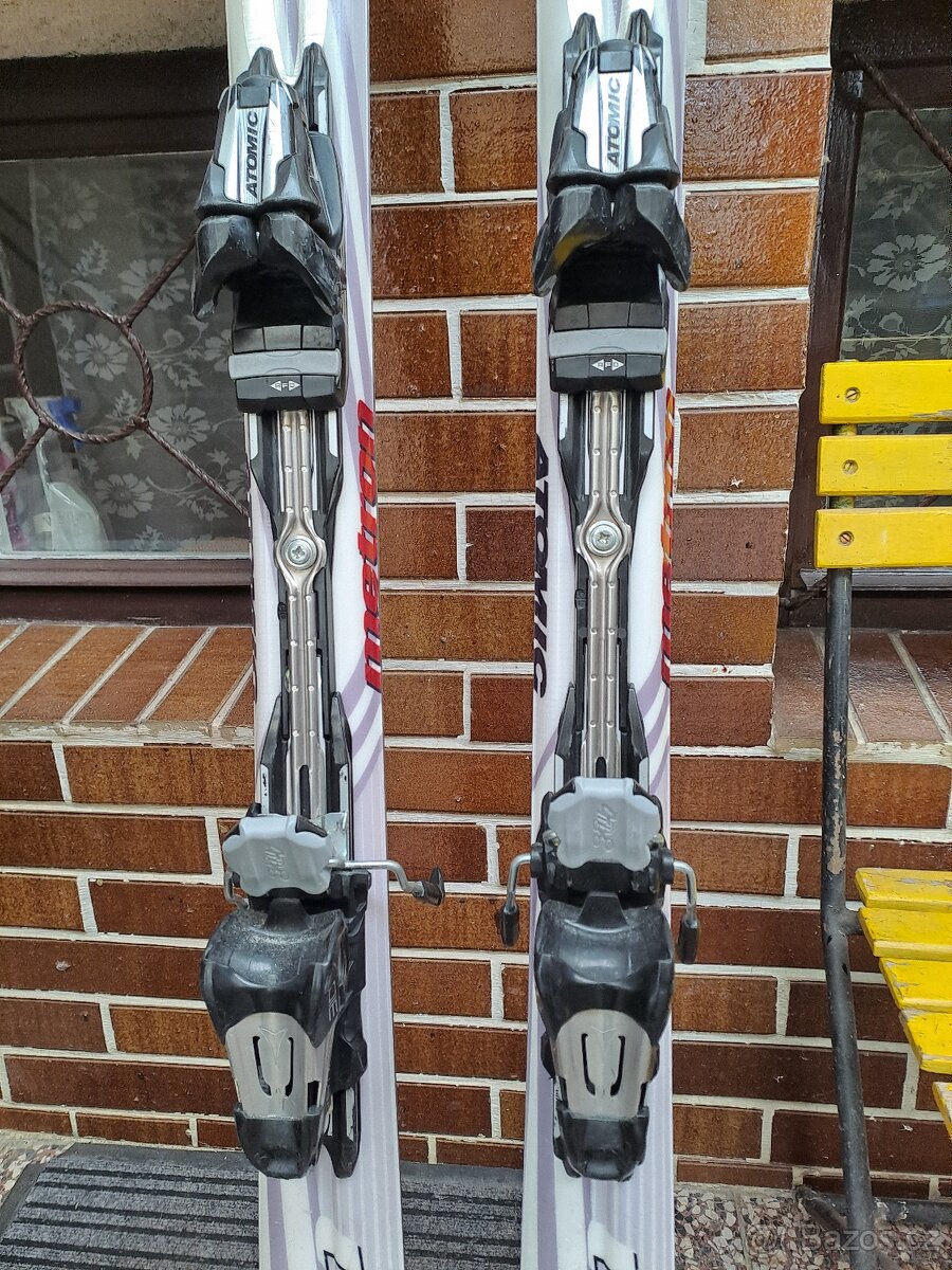 Lyže ATOMIC pro rekreační i pokročilejší lyžaře. - 3