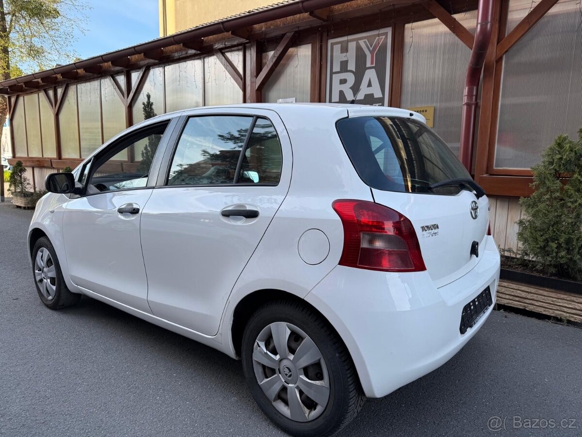 Toyota Yaris 1,0i - 3