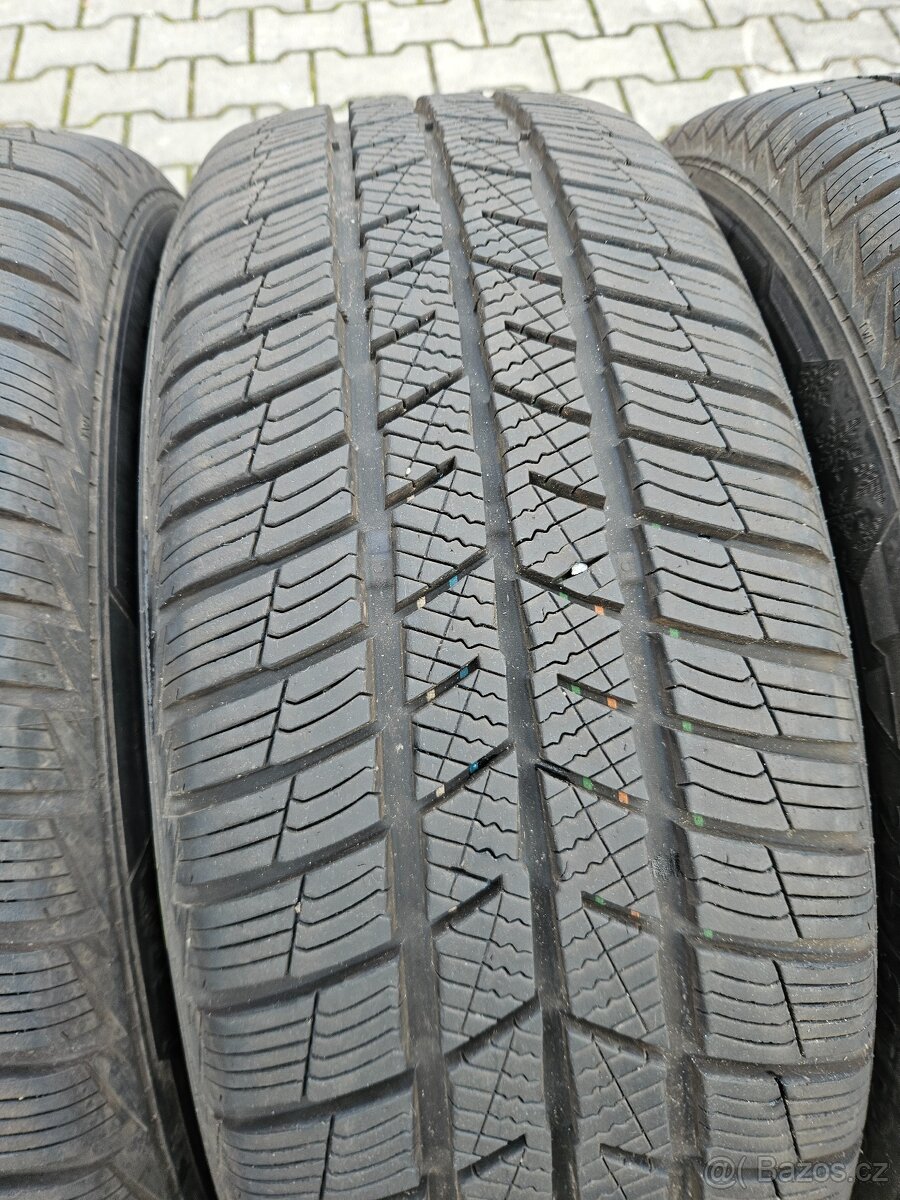 Zimní Barum 215/60/16 - 98% - 3