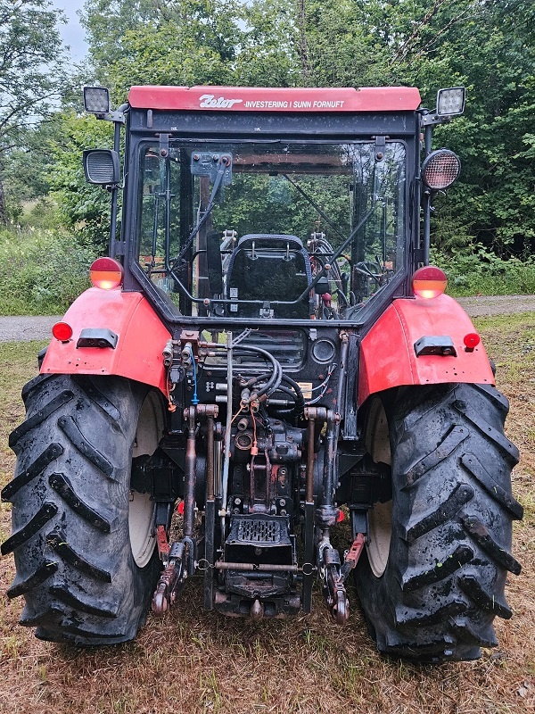 Výkonný traktor pro efektivní zemědělství - 3