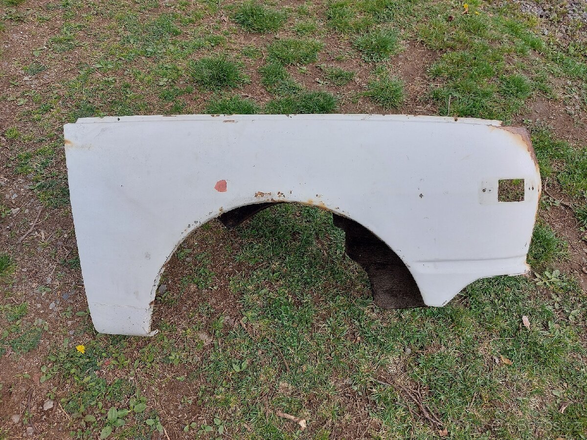 Levý a pravý blatník s podběhem Wartburg 353 - 3