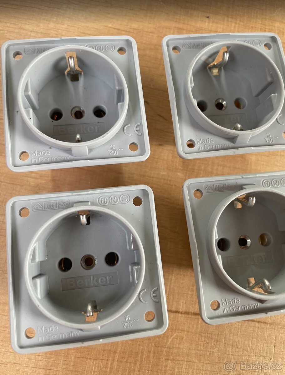 4× panelová zásuvka 230 V (Schuko) – nové - 3