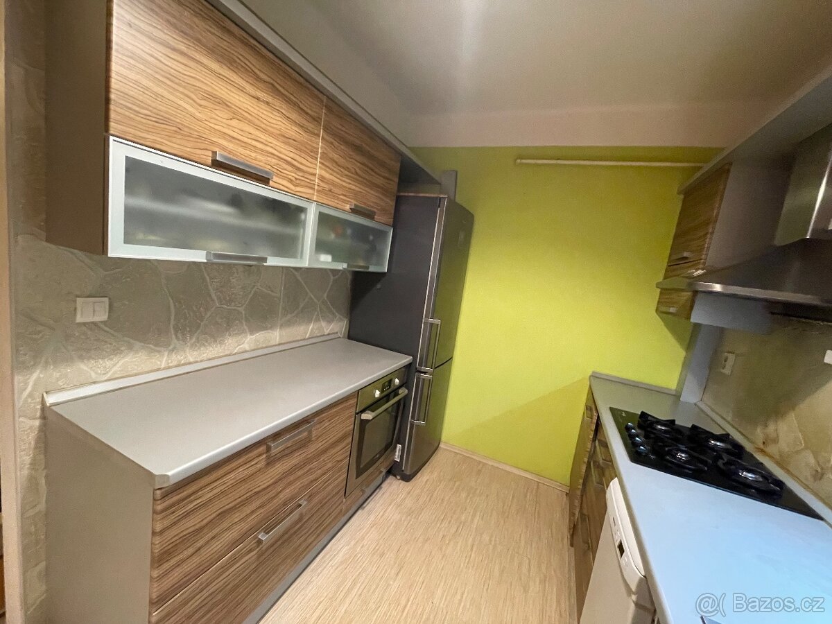 Moderní kuchyňská linka se spotřebiči - 3