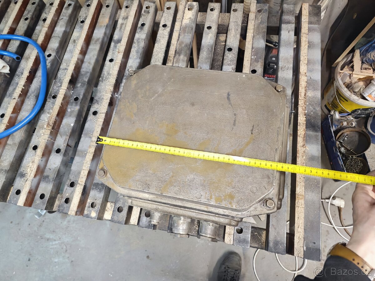 Starý elektro rozvaděč - 3